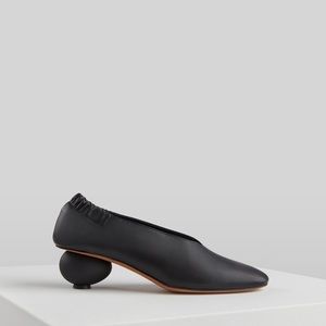 Gray Matters “Nero” egg-heel in black leather, 37